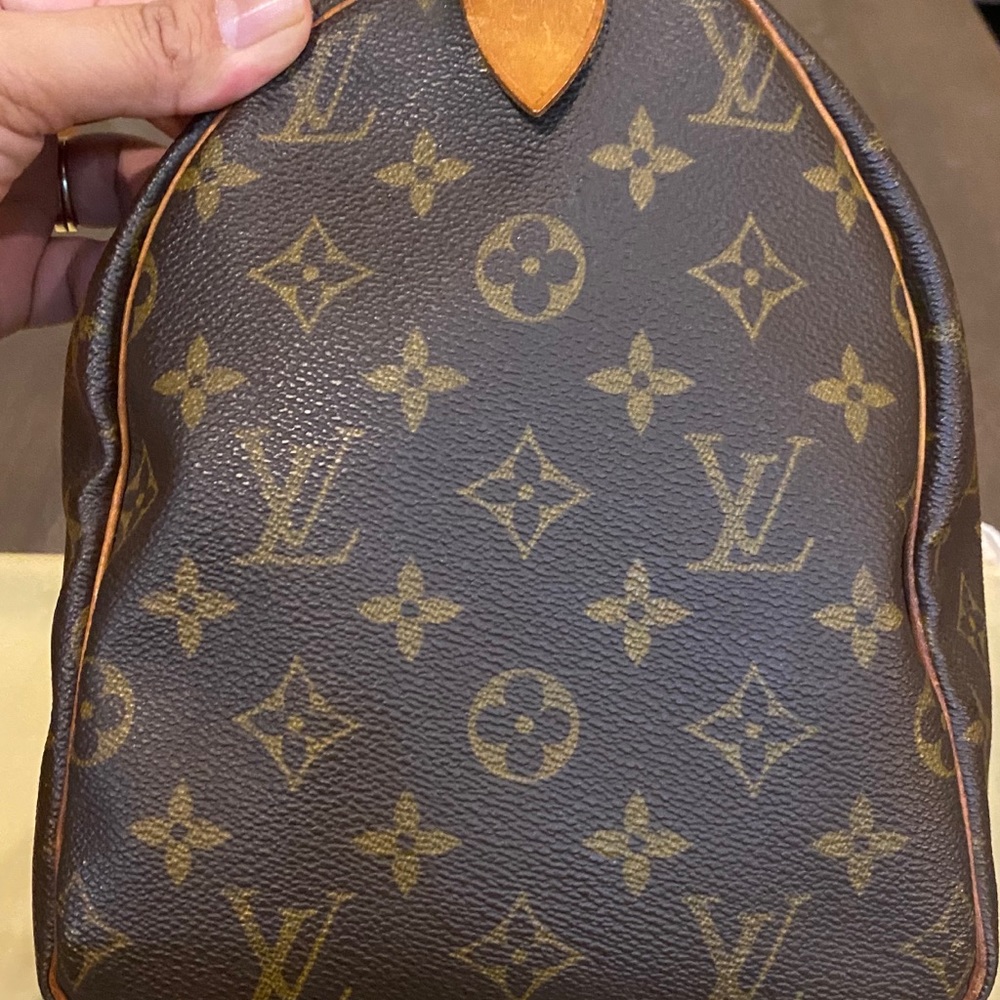 Authentic Louis Vuitton Speedy 30 monogram - Picture 6 of 16